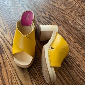 Bright yellow Swedish Hasbeens sz37